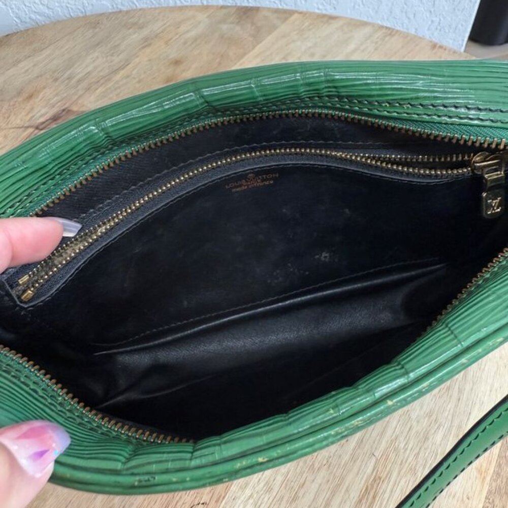 Louis Vuitton Green Epi Crossbody Bag - Picture 6 of 10